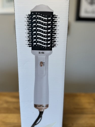 BRAND NEW HOT AIR BRUSH MODEL R-06 WHITE 4-1 HAIR DRYER & STYLER VOLUMIZER