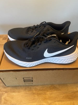 Nike Revolution 5 Women's Size 8 Black White Running Shoes NIB BQ3207-002