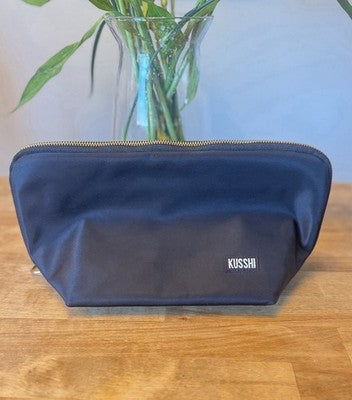 KUSSHI Everyday Makeup Bag Black Nylon w/ Pink Interior Zippered Travel Purse