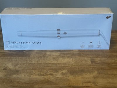 T3 Singlepass Wave 1 1/4” Professional Styling Wand Digital Tech Ceramic Heater