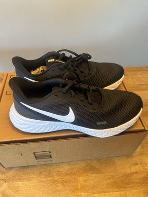 Nike Revolution 5 Women's Size 8 Black White Running Shoes NIB BQ3207-002